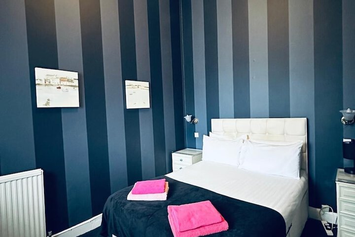 Room 8 of 30