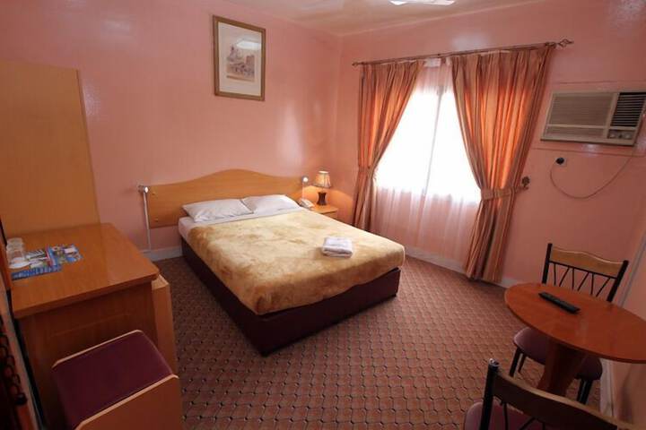 Room 4 of 16