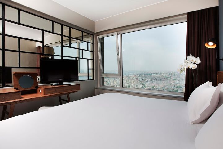 Room 6 of 61