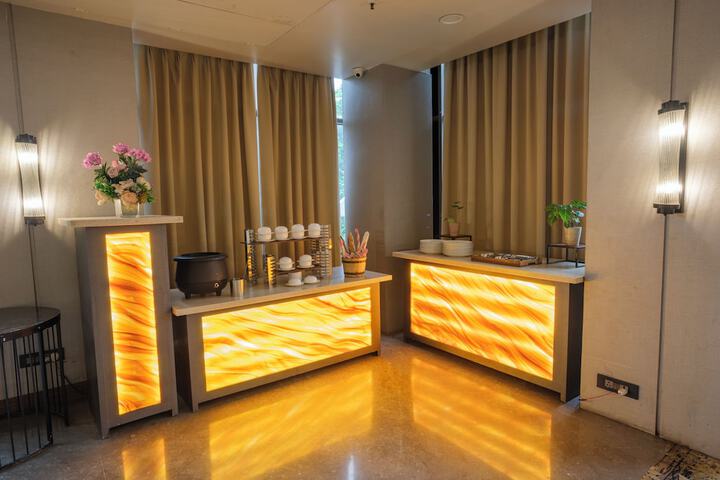 Ballroom/Hall 65 of 78