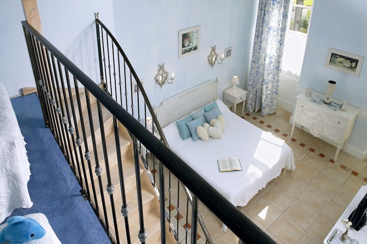 Room 3 of 80