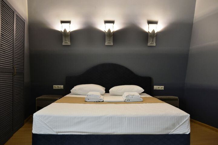 Room 28 of 40