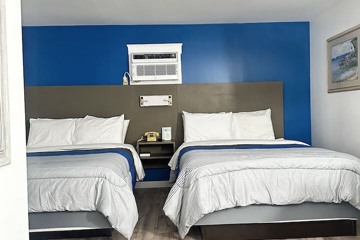 1 Queen Bed (5 of 23)