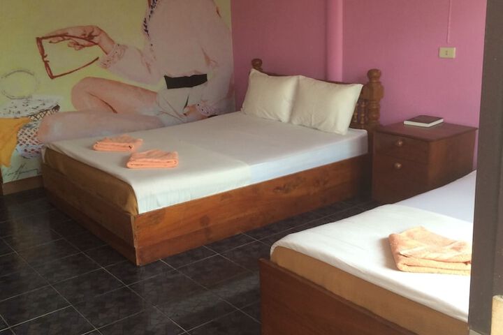 Room 8 of 37