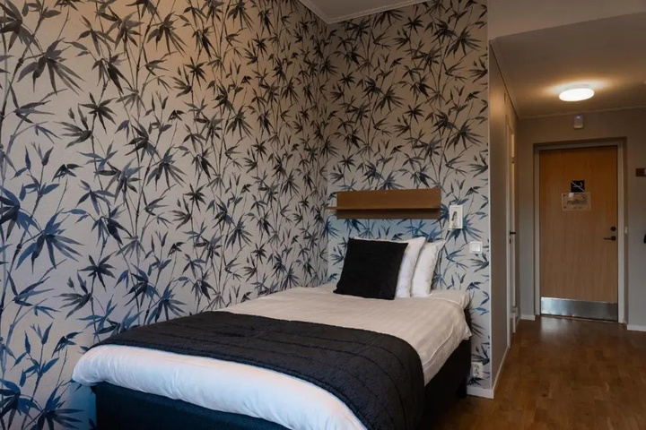 Room 3 of 8