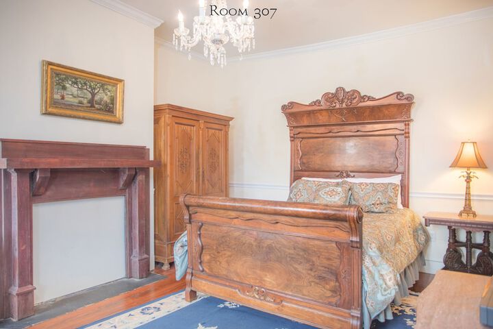 Room 46 of 170