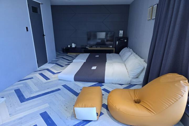 Room 142 of 184