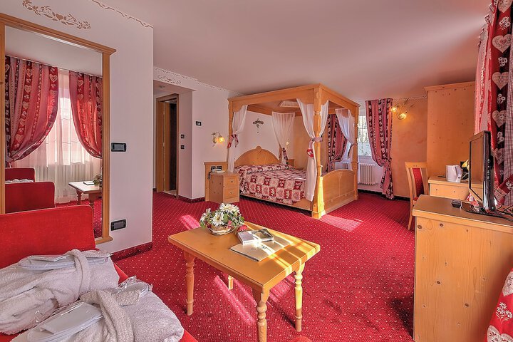 Room 14 of 33
