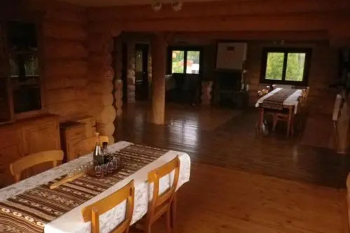 Dining 16 of 19