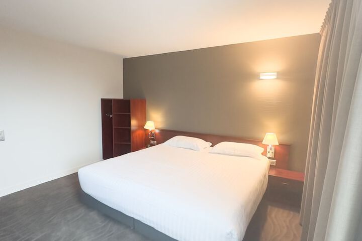 Room 29 of 147