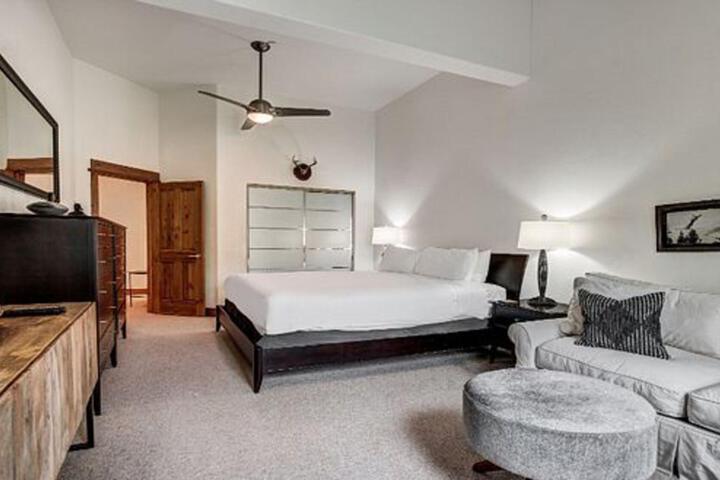 Room 115 of 147