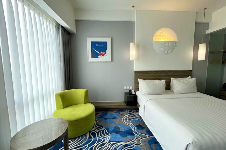 Room 5 of 122