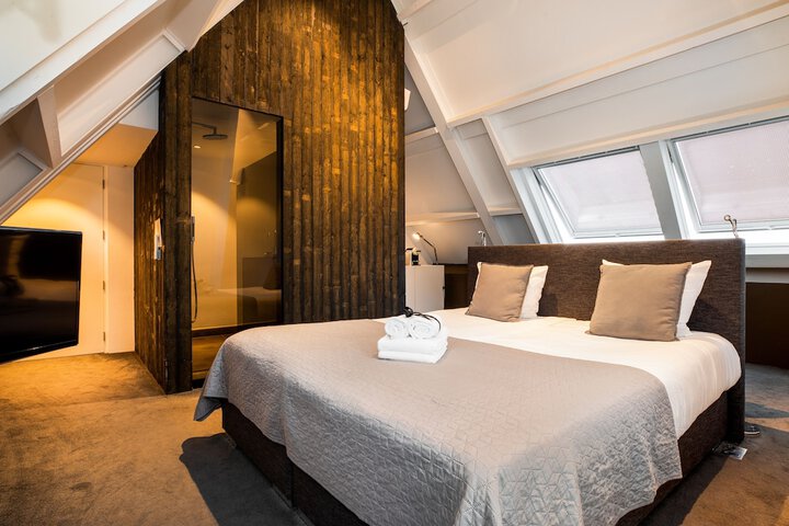 Room 51 of 214