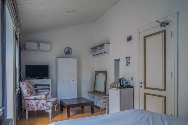 Room 27 of 99