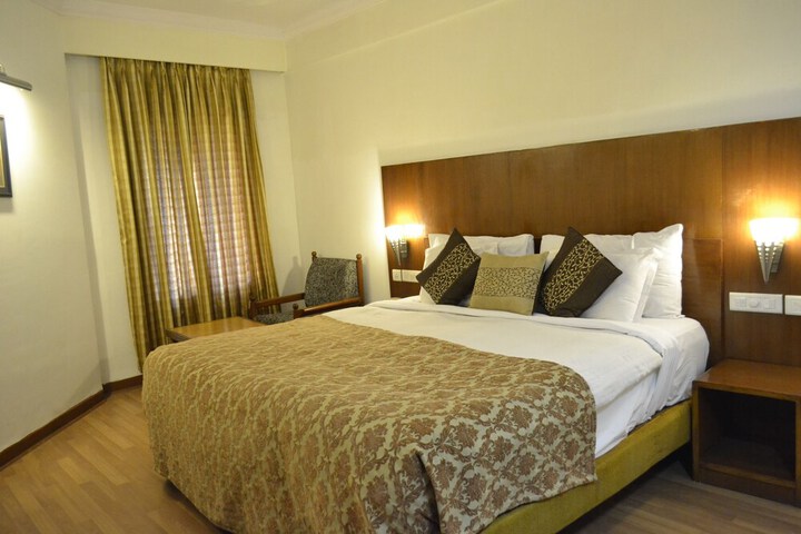 Room 5 of 32