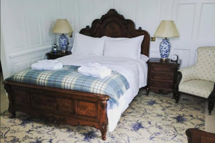 Room 11 of 21