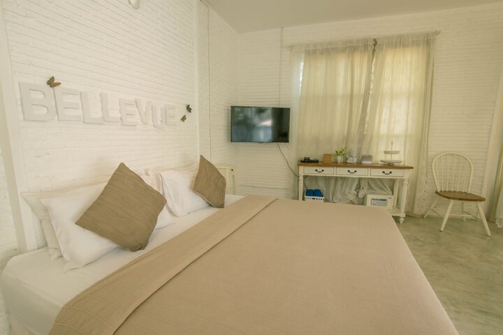 Room 5 of 115