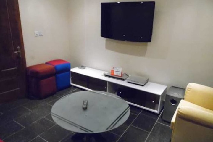 Room 8 of 60