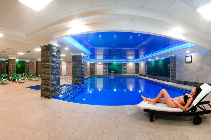 Hotel Pool