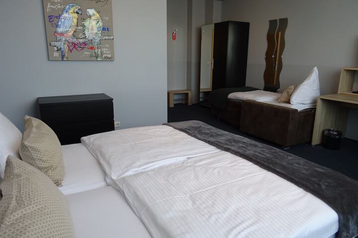 Room 6 of 37