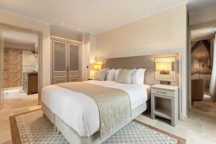 Room 18 of 48