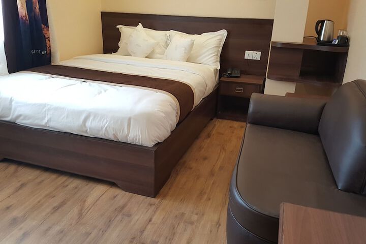 Room 10 of 42