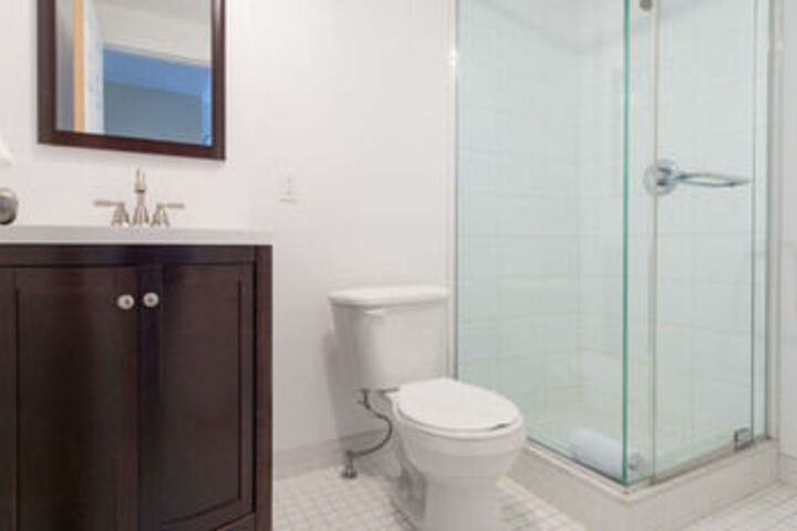 Room 4 of 12