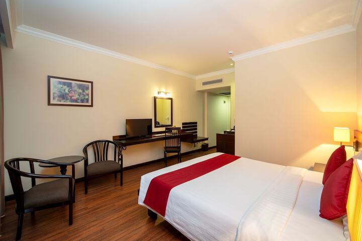 Room 33 of 169