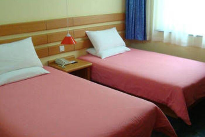 Room 12 of 32