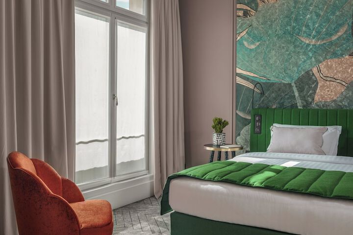 Room 45 of 200