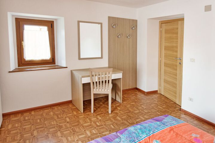 Room 18 of 99