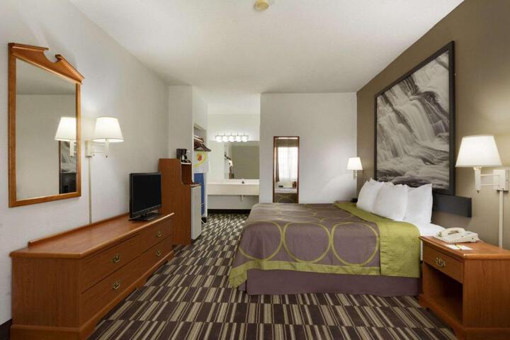 1 King Bed (2 of 9)