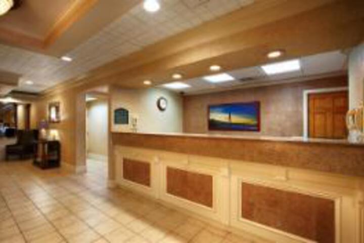 Best Western Plus University Inn Steubenville - CLOSED