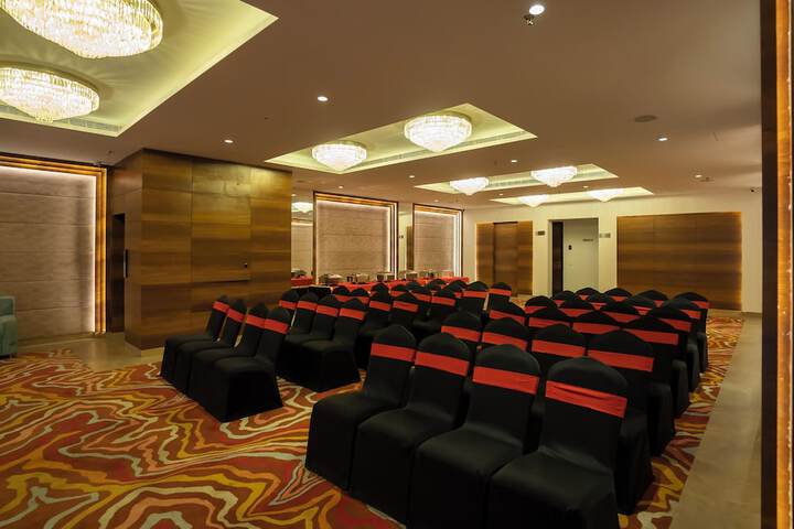 Ballroom/Hall 53 of 60