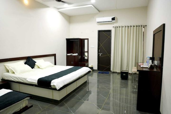 Room 6 of 23