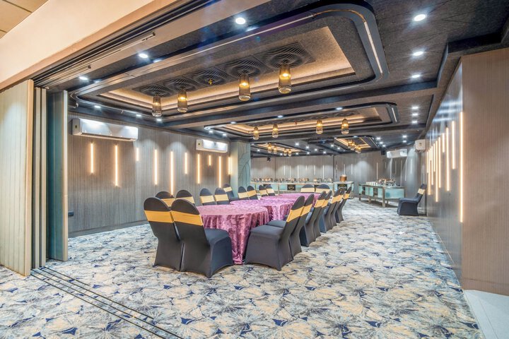 Ballroom/Hall 66 of 75