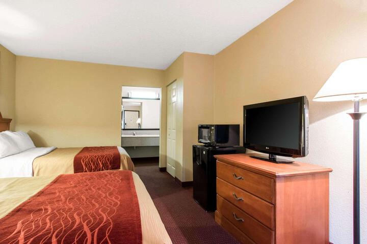2 Queen Beds (8 of 18)