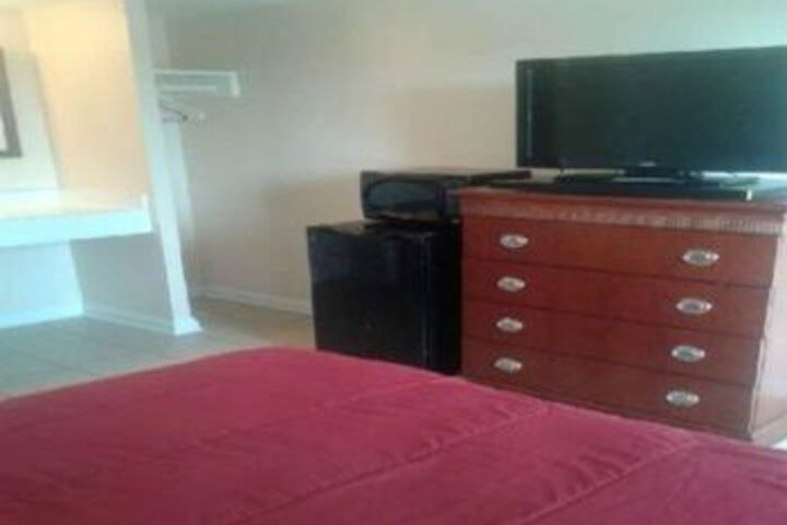 Room 9 of 25