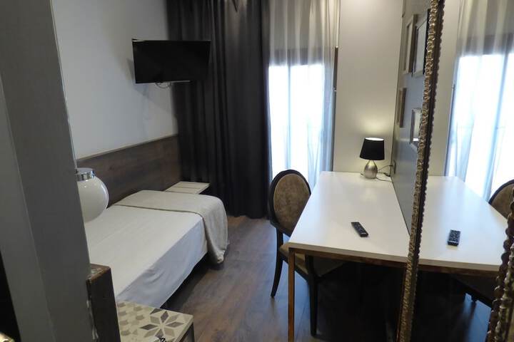 Room 31 of 193