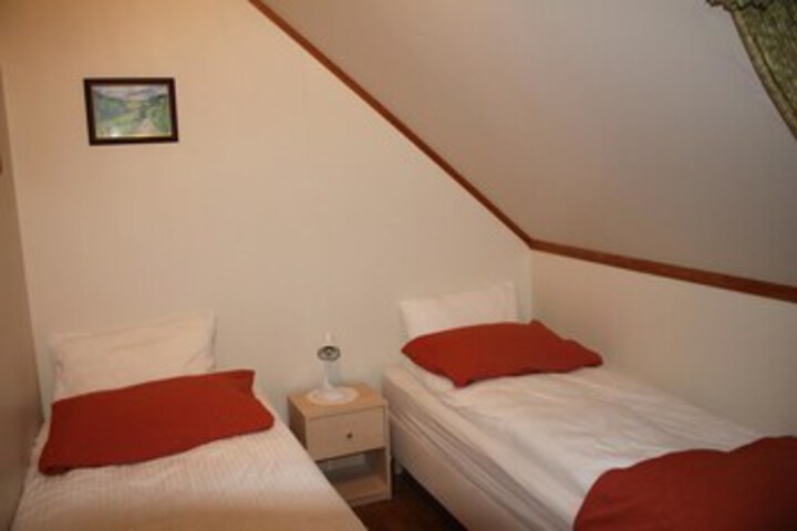 Room 32 of 39