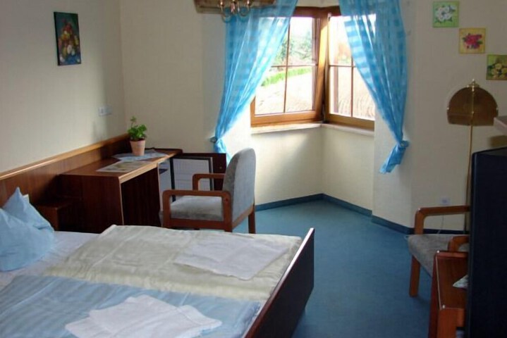 Room 3 of 7