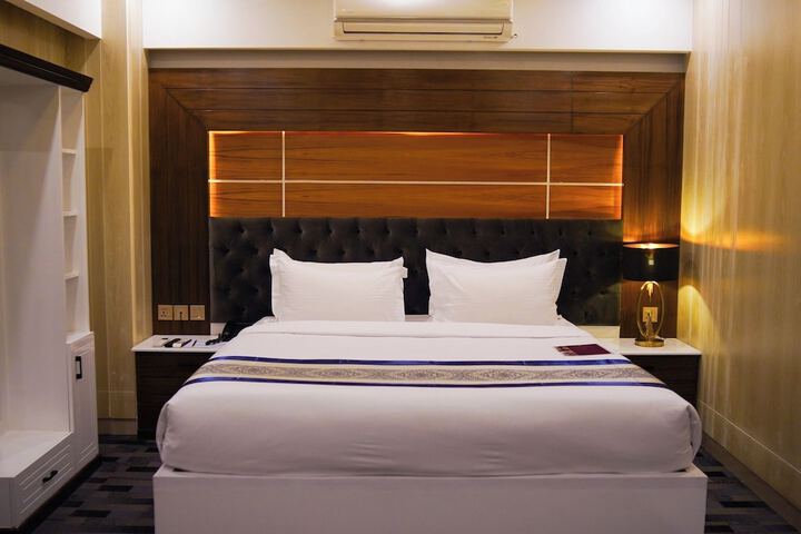 Room 3 of 48
