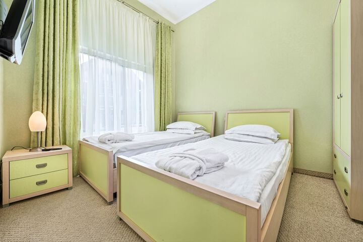 Room 12 of 262