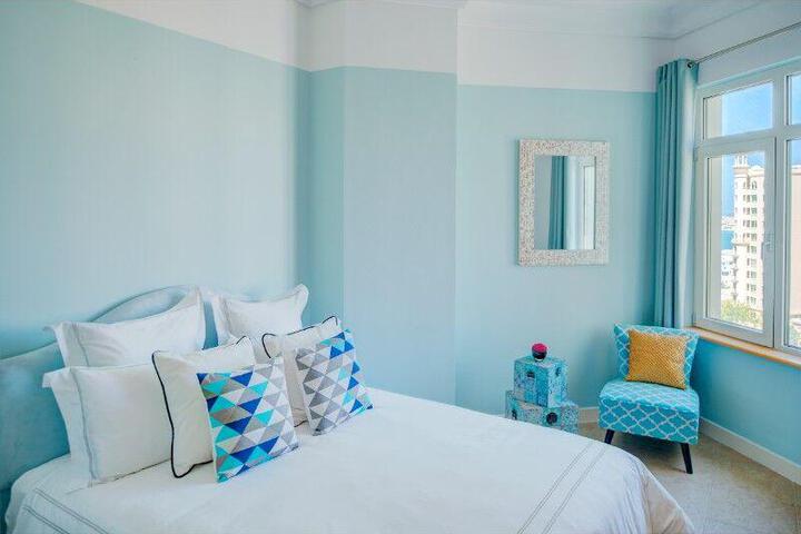 Room 5 of 8
