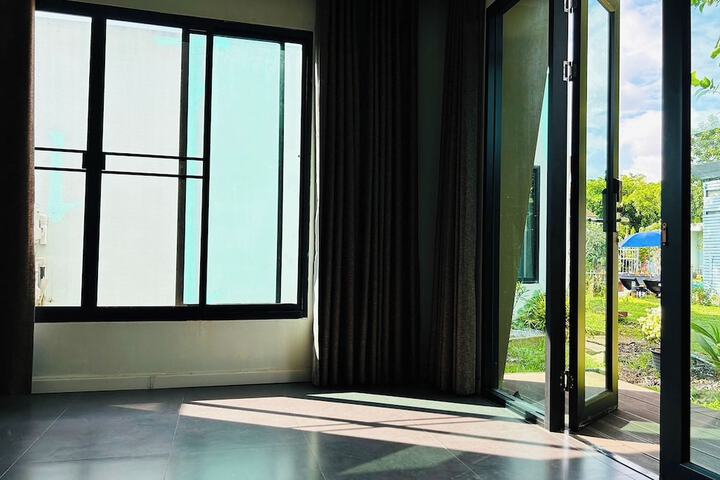 Room 52 of 107