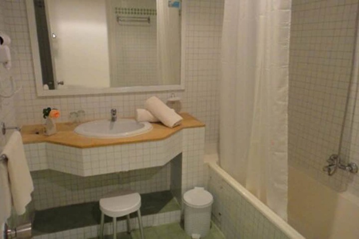 Room 10 of 21