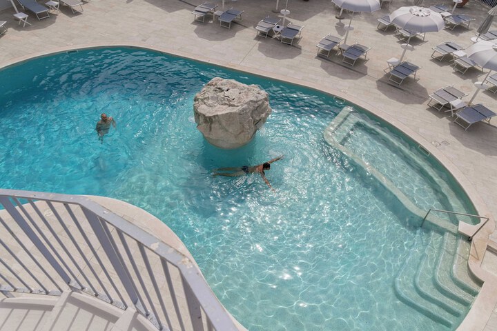 Pool 55 of 100