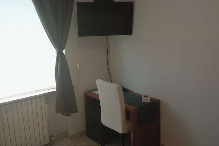 Room 17 of 44