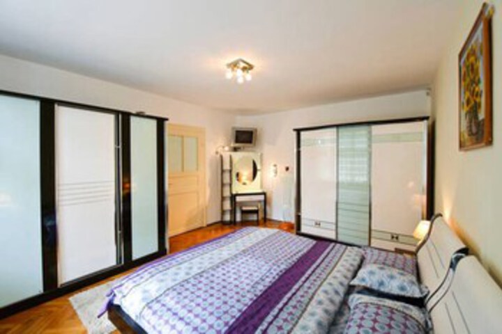 Room 7 of 17