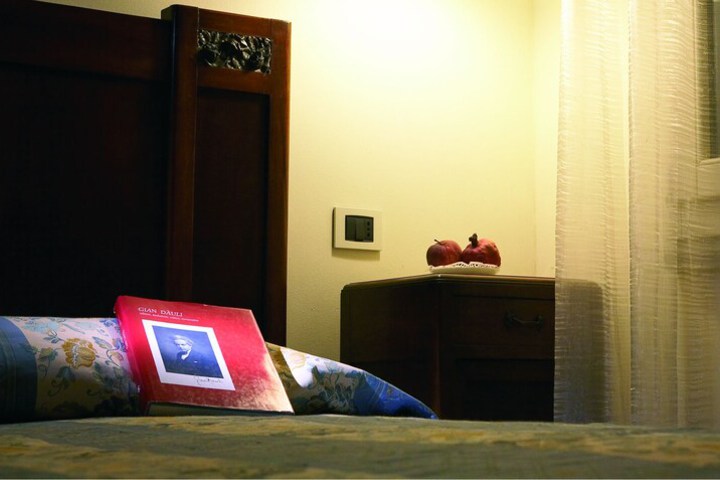 Room 7 of 103